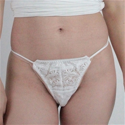 光沢柔らかレース付き脇ゴムポケット付きTバック (ホワイト)